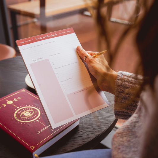 🌸 Align Your Energy: The Soulful Benefits of Using a Daily Planner